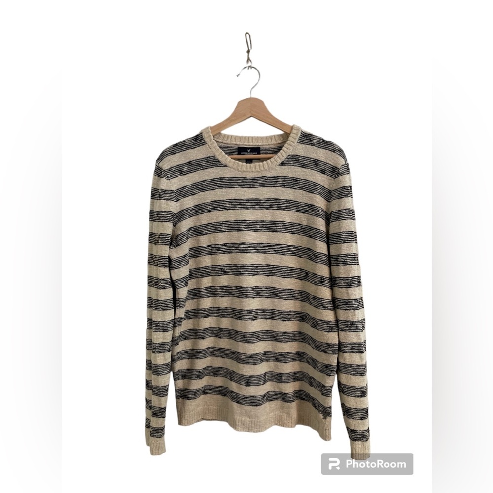 AEO 100% cotton cream & navy stripe sweater. Men’s Medium. Classic, preppy.